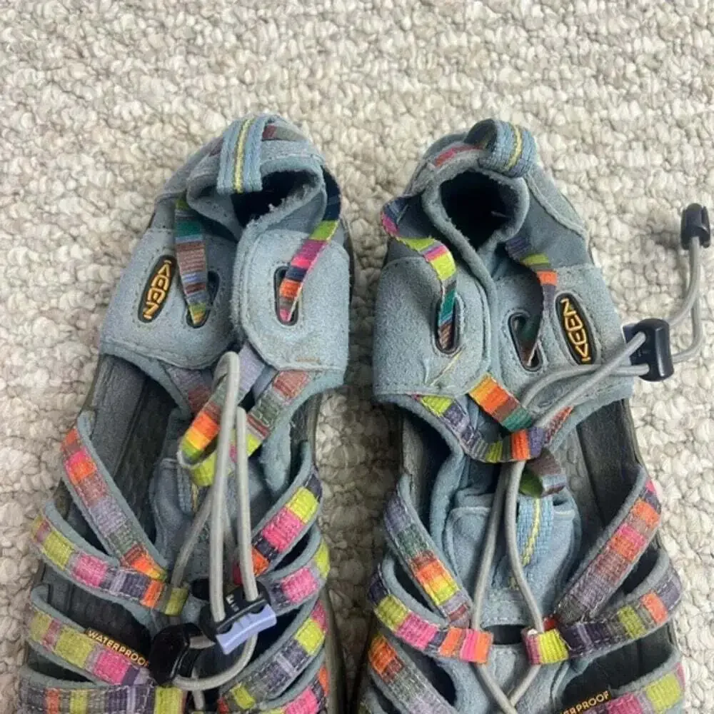 Keen Women's size 5 hiking sandals  rainbow